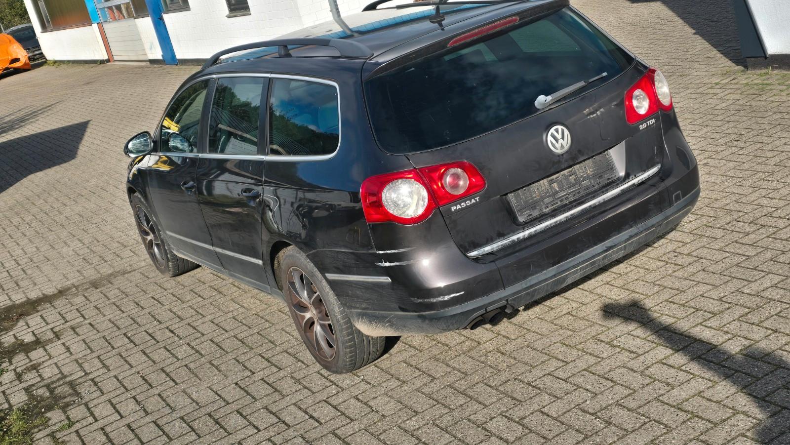 Volkswagen Passat 2006 — rear view