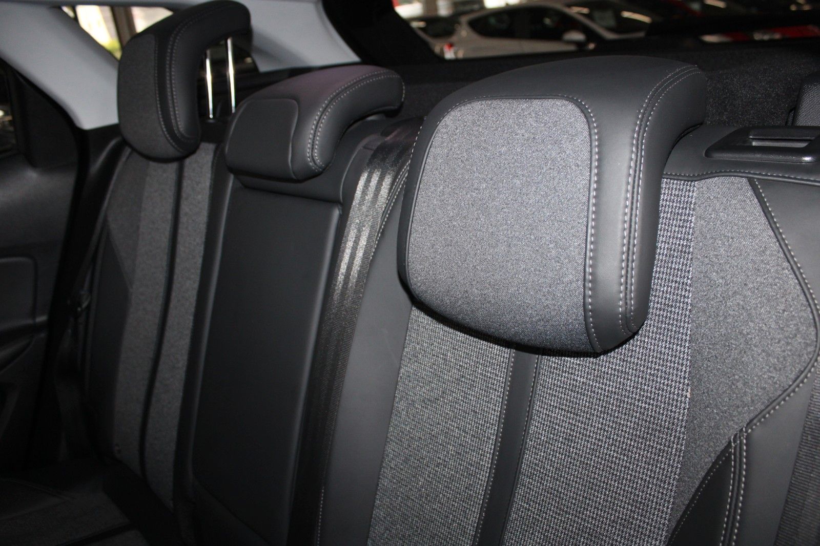 Fahrzeugabbildung Peugeot 3008 Allure Automatik AHK NAVI el.Heckklappe uvm