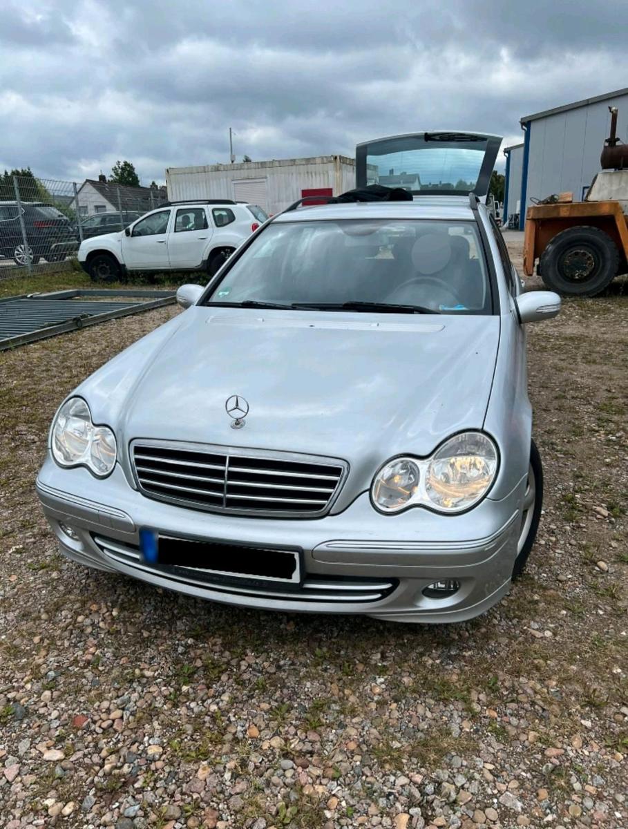 Mercedes-Benz C200 2006 — rear view