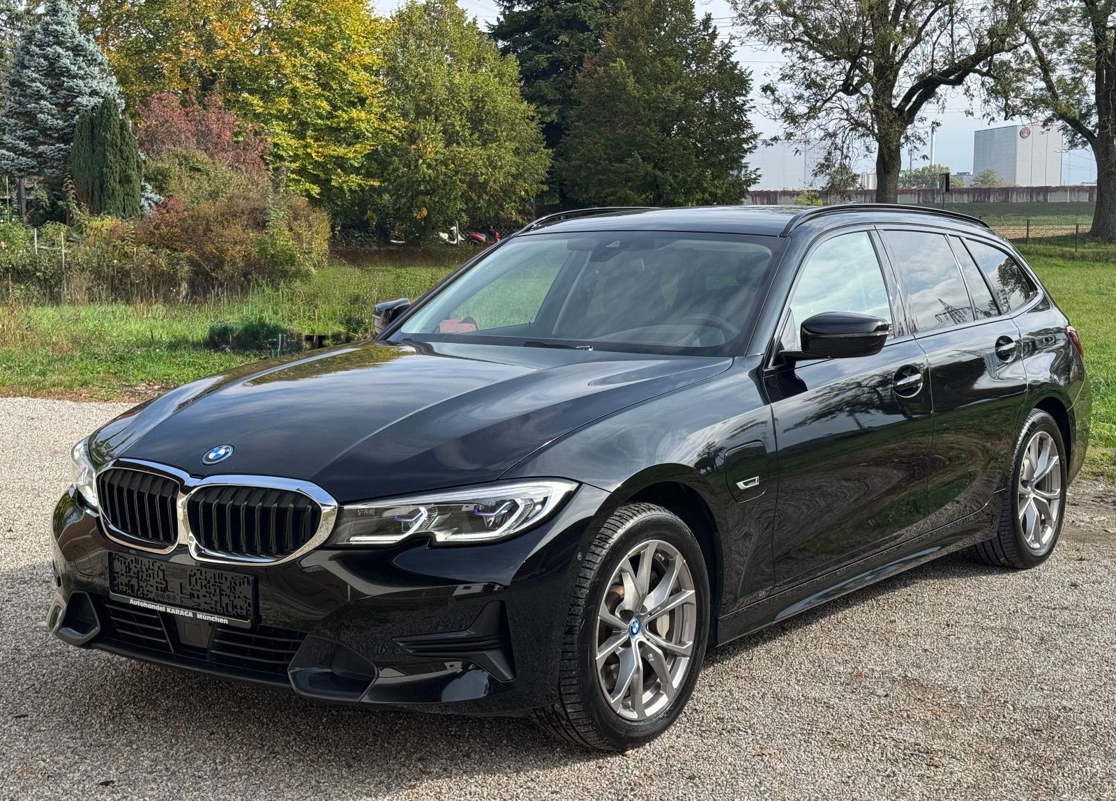 BMW 330e Touring Sport Line AHK HeadUp RFK Laser 1Hd imagem 3