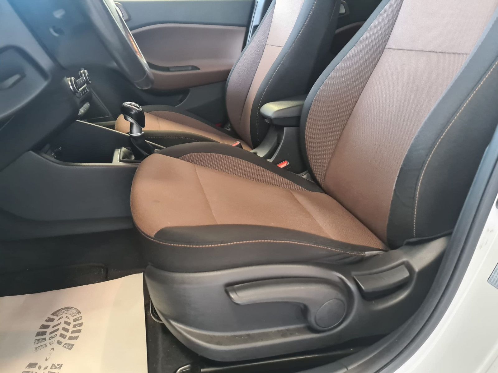 Fahrzeugabbildung Hyundai i20 Style / KLIMA / PANORAMADACH/GARANTIE