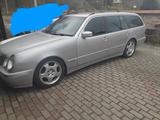 Mercedes-Benz E 270 CDI T AVANTGARDE Avantgarde - gebrauchte Mercedes-Benz E 270 aus dem Jahr 2001
