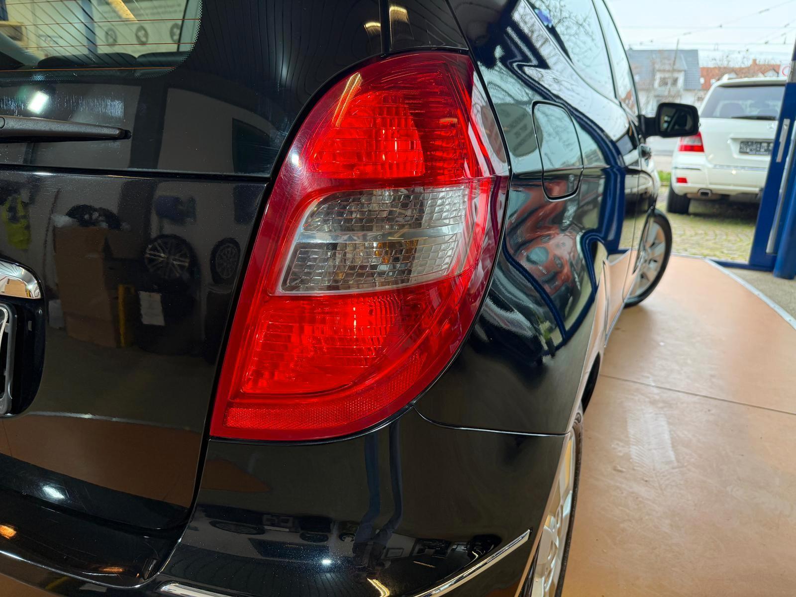 Mercedes-Benz A 180 Elegance / Teilleder / Automatik / Klima