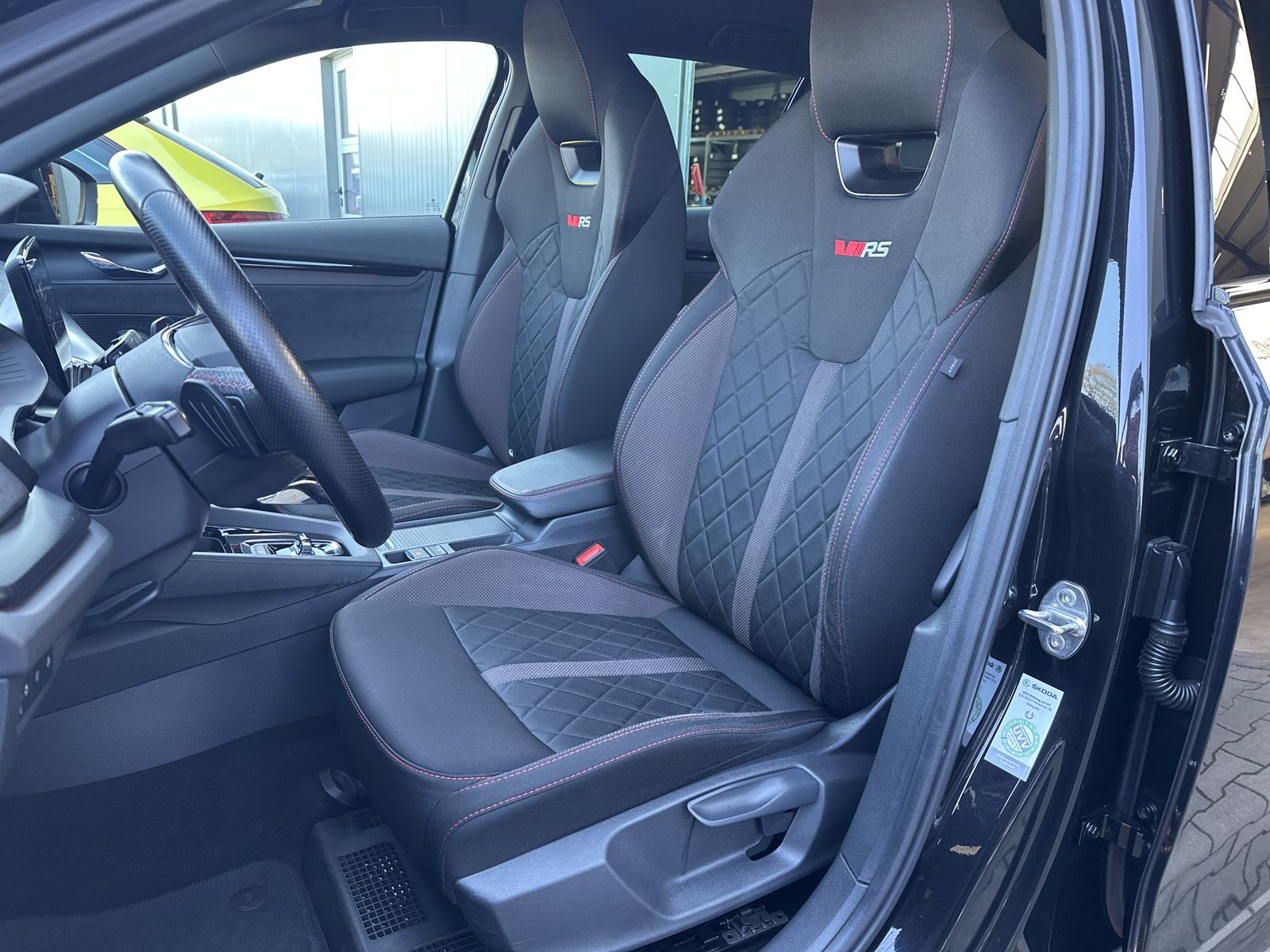 Fahrzeugabbildung SKODA Octavia Combi 2.0 TSI DSG RS NAV+LED+CANTON+VC
