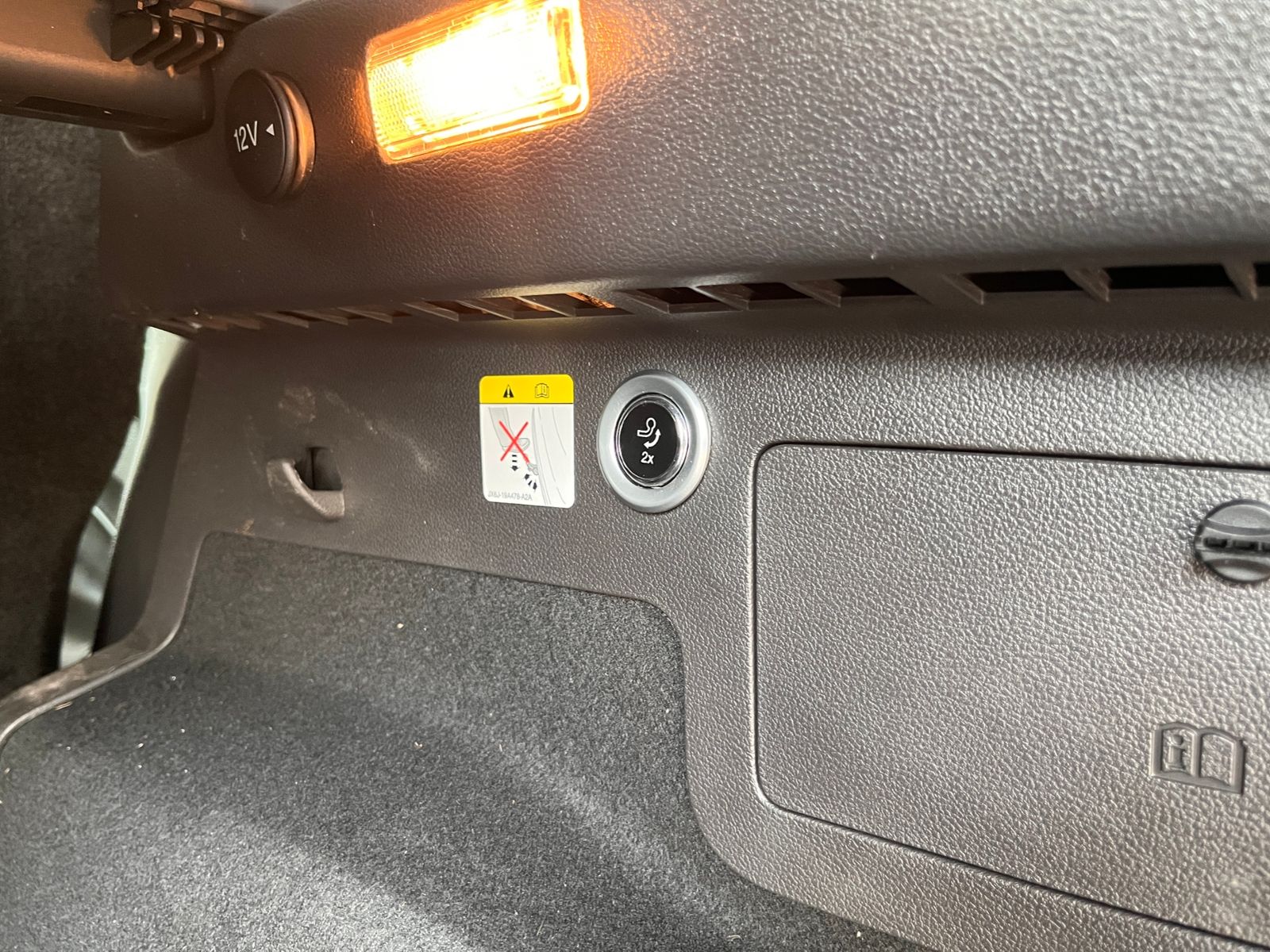 Fahrzeugabbildung Ford Kuga Titanium 4x4 AHK CARPLAY NAV DAB SHZ