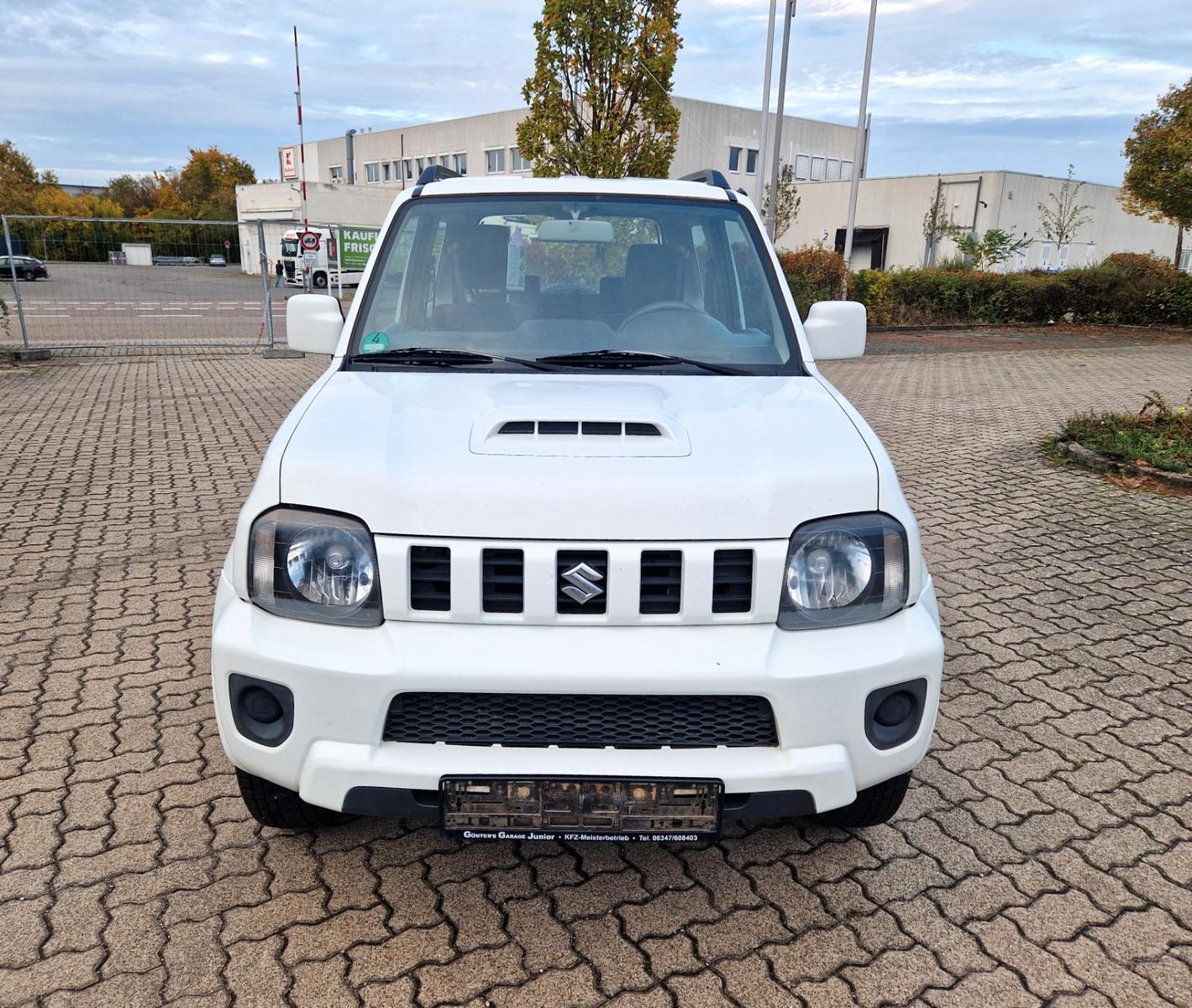 Suzuki Jimny 2015 — interior