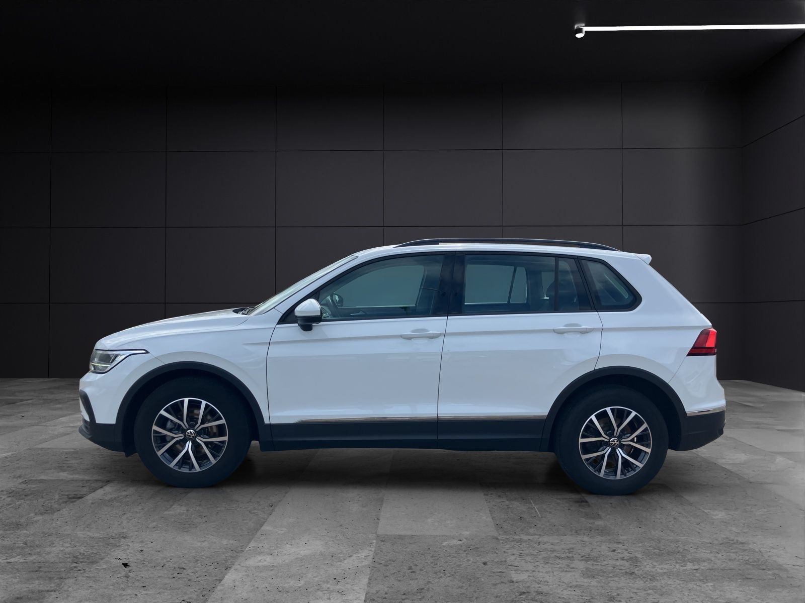 Fahrzeugabbildung Volkswagen Tiguan Life TSI DSG LED ACC SH LRHzg PDC AppConn