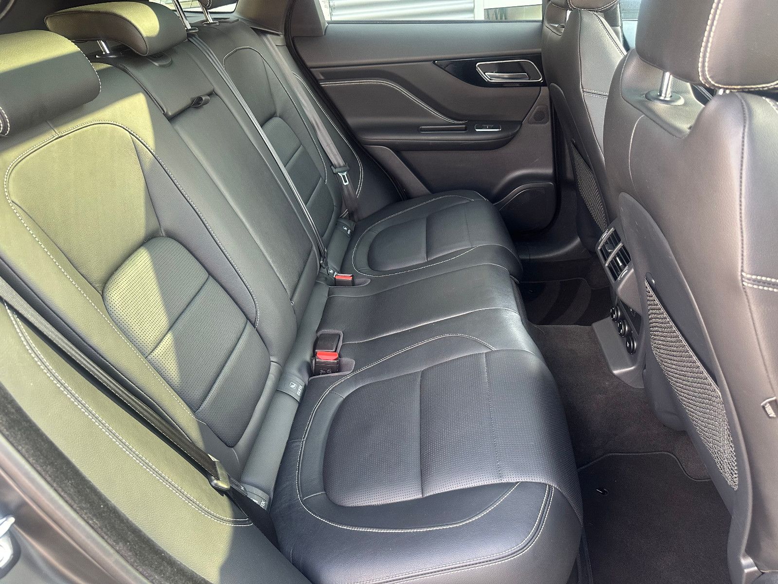 Fahrzeugabbildung Jaguar F-PACE S AWD QUICKSHIFT*22`LM+PANO+HEADUP+KAM*