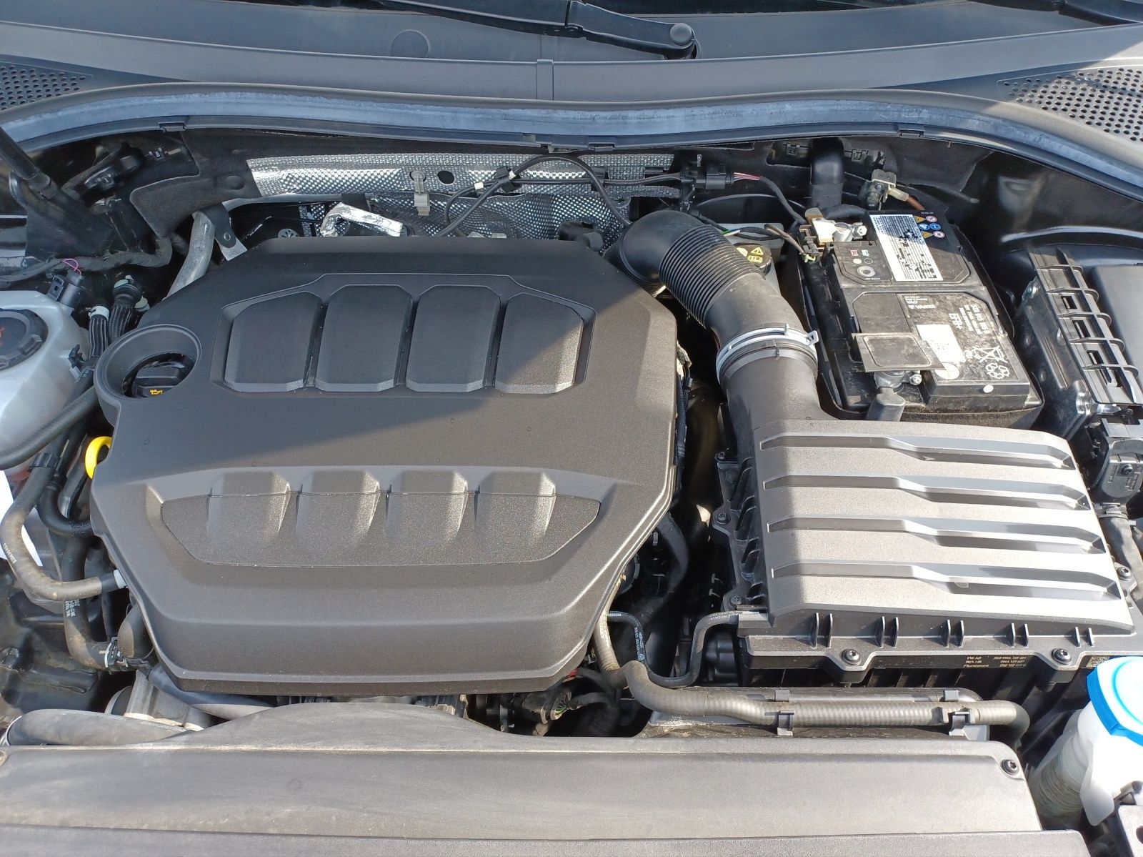 Fahrzeugabbildung Volkswagen Tiguan TSI R-Line 4M DSG R-Lin STH Matrix AHK Na