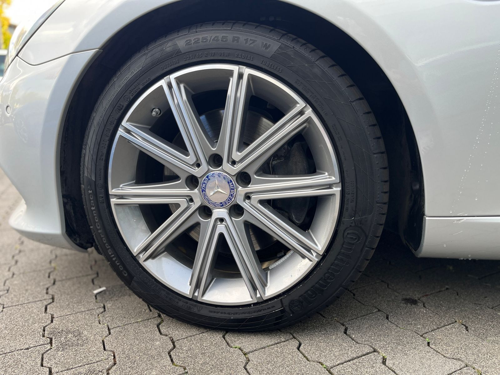 Fahrzeugabbildung Mercedes-Benz SLC 300 Roadster PANO NAVI ALU