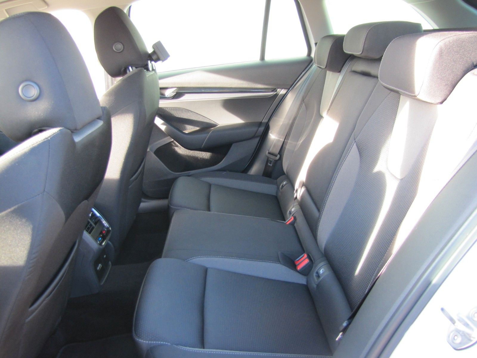 Fahrzeugabbildung SKODA Octavia Combi Tour 2.0 TDI DSG, Standheizung