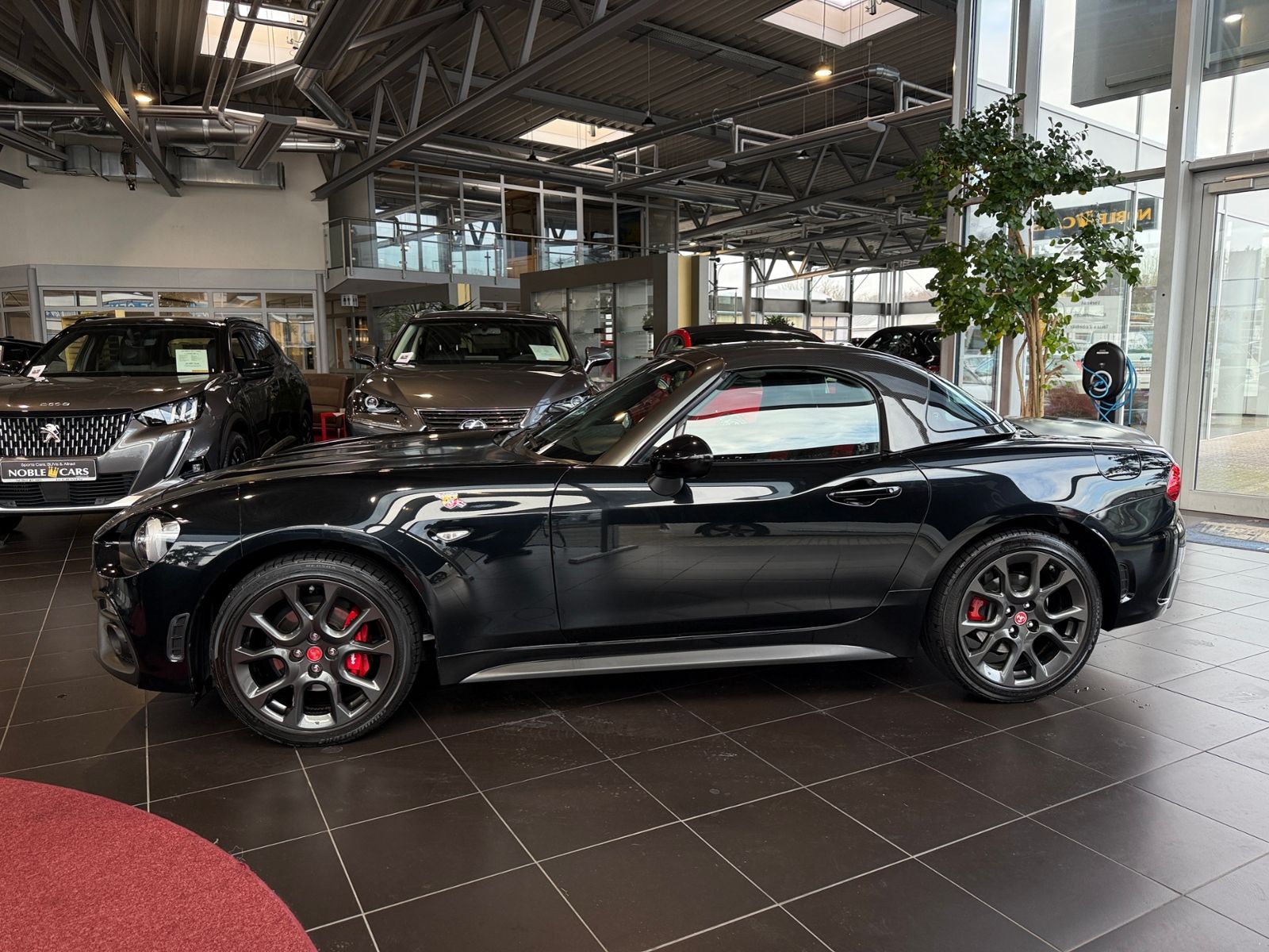 Fahrzeugabbildung Abarth 124 Spider 1.4 MultiAir Turbo Turis. HARDTOP