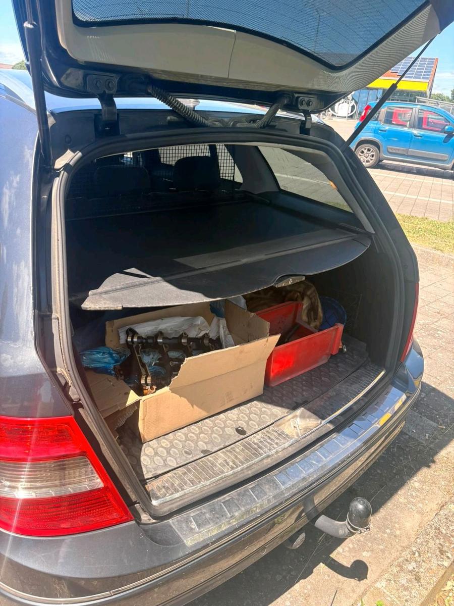 Mercedes-Benz C180 2010 — photo 8