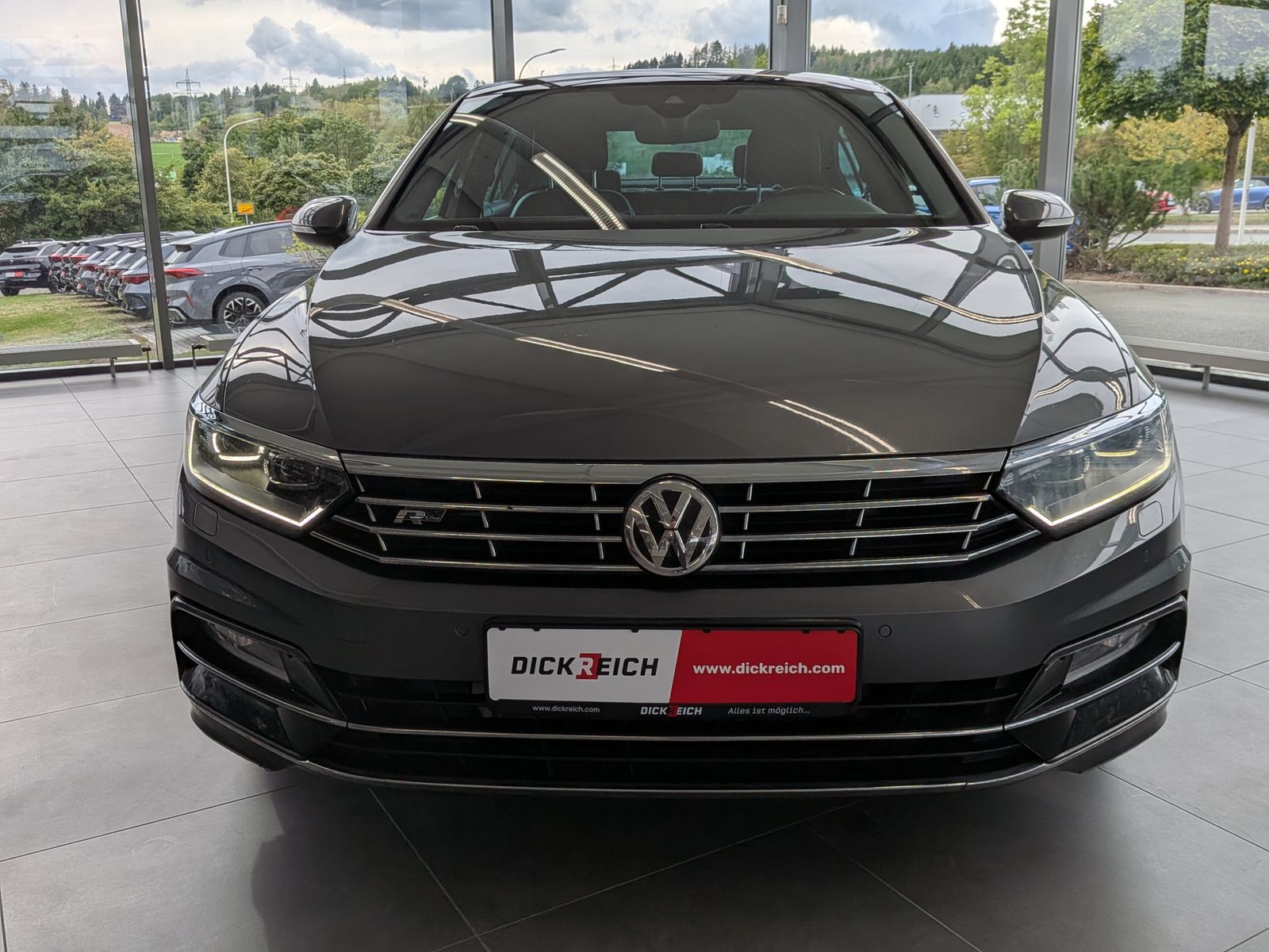 Fahrzeugabbildung Volkswagen Passat 2.0 TDI Lim. High/R-Line 4Motion ACC Pano