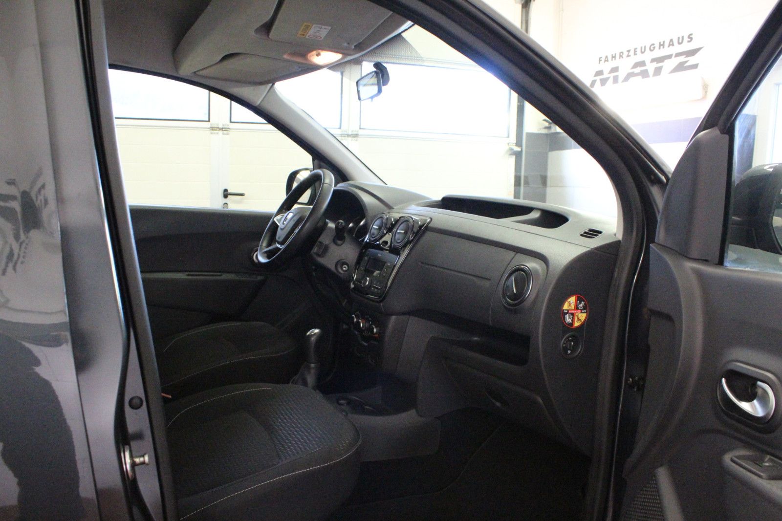 Fahrzeugabbildung Dacia Dokker 1.6 SCe 100 Laureate *Allwetterreifen*