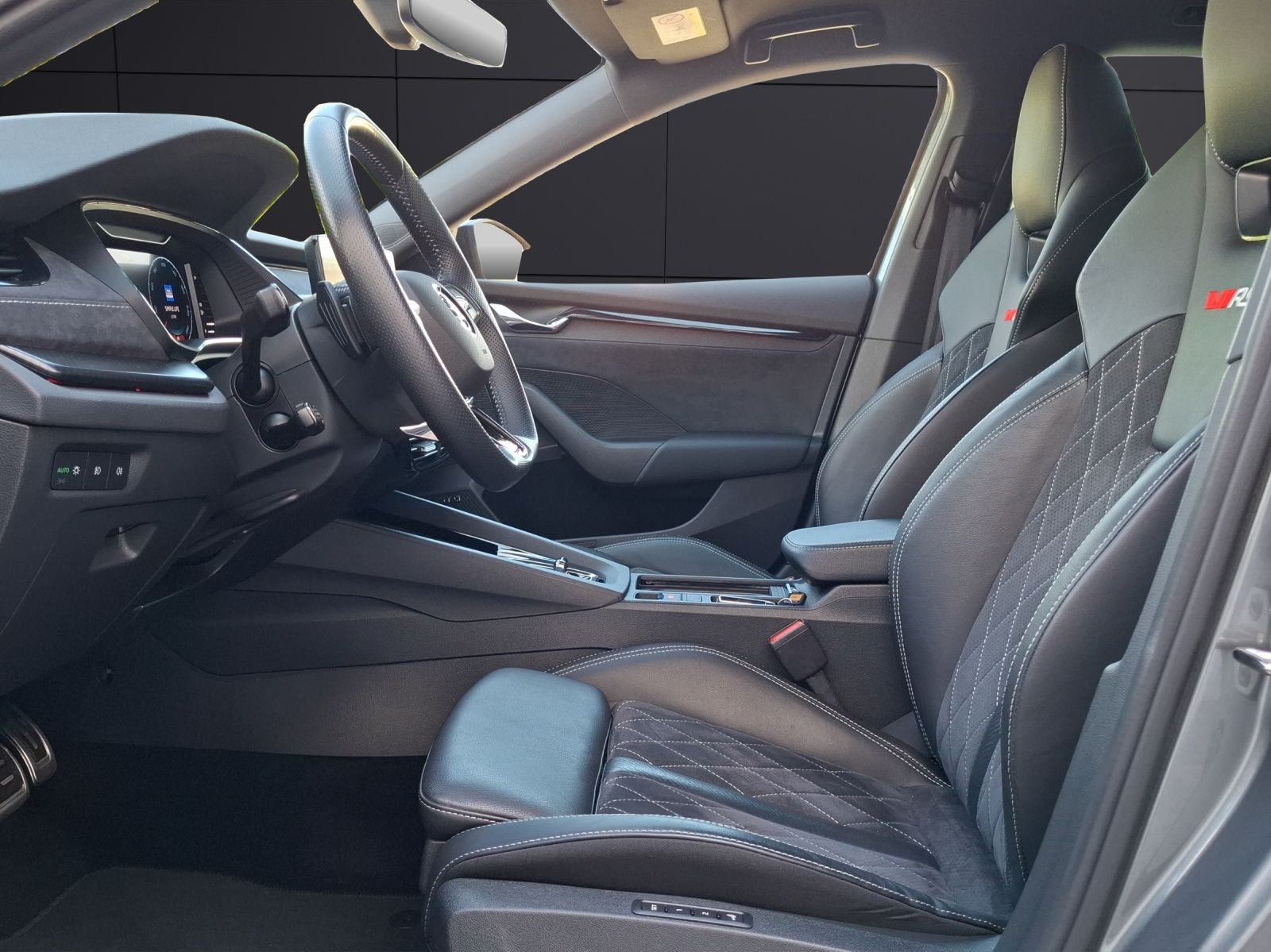 Fahrzeugabbildung SKODA Octavia Combi TDI RS Plus 4x4 Matrix Navi HUD AI