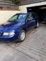 Audi A4 Avant 1,8 Liter Benzin - Audi A4 aus 1998: Kombi