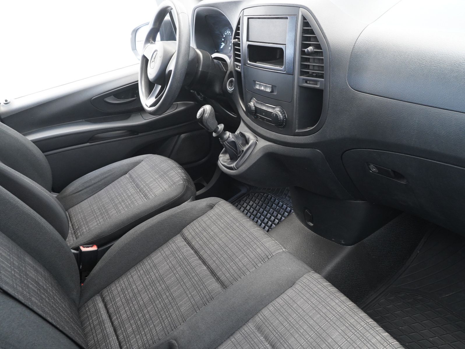 Fahrzeugabbildung Mercedes-Benz Vito Mixto 114 CDI RWD lang 6-SITZER/AHK