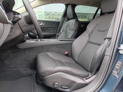 Fahrzeugabbildung Volvo V60 B3 B DKG Core 'ACC,Leder'