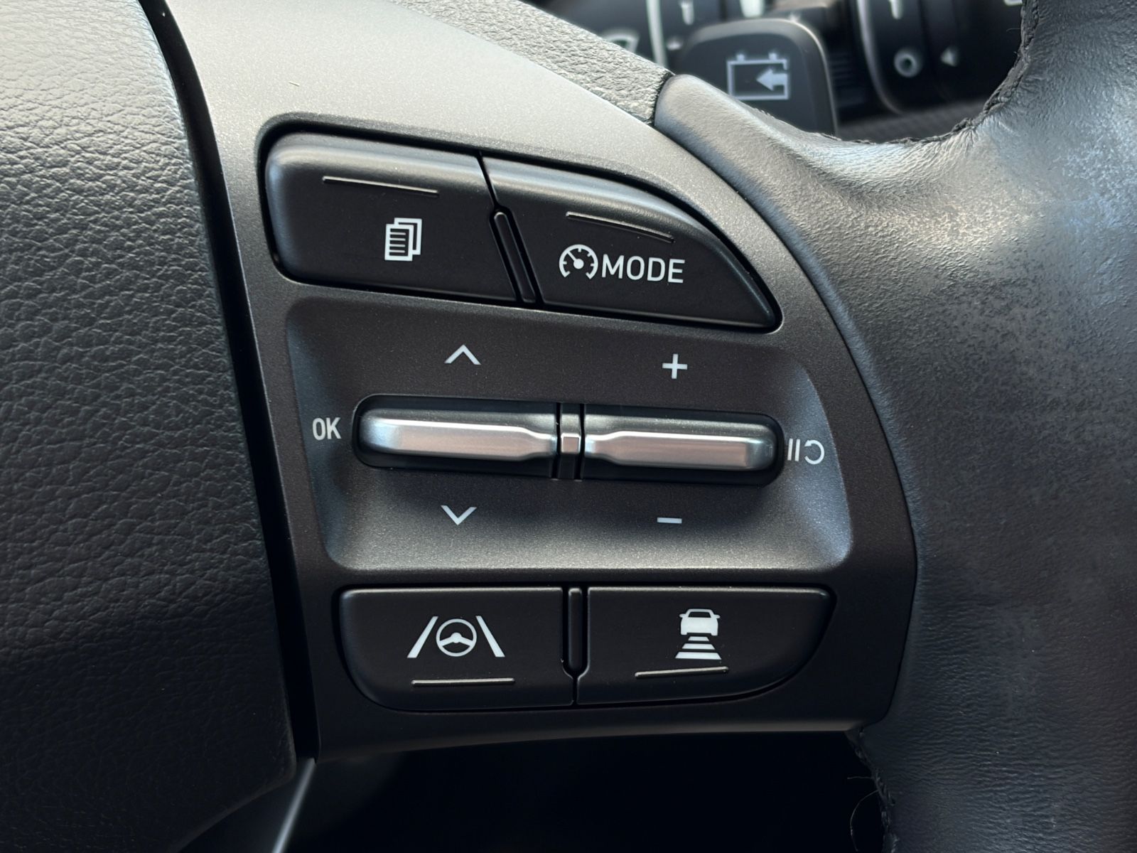 Fahrzeugabbildung Hyundai KONA E Select 2WD ACC LKAS SHZ LHZ CAM CarPlay