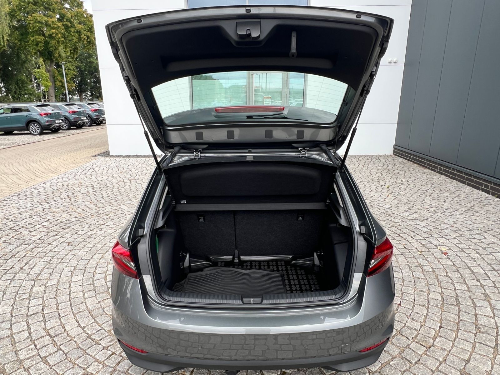 Fahrzeugabbildung SKODA Fabia Tour 1.0 TSI *AHK, LED, Climatronic, 16"-L