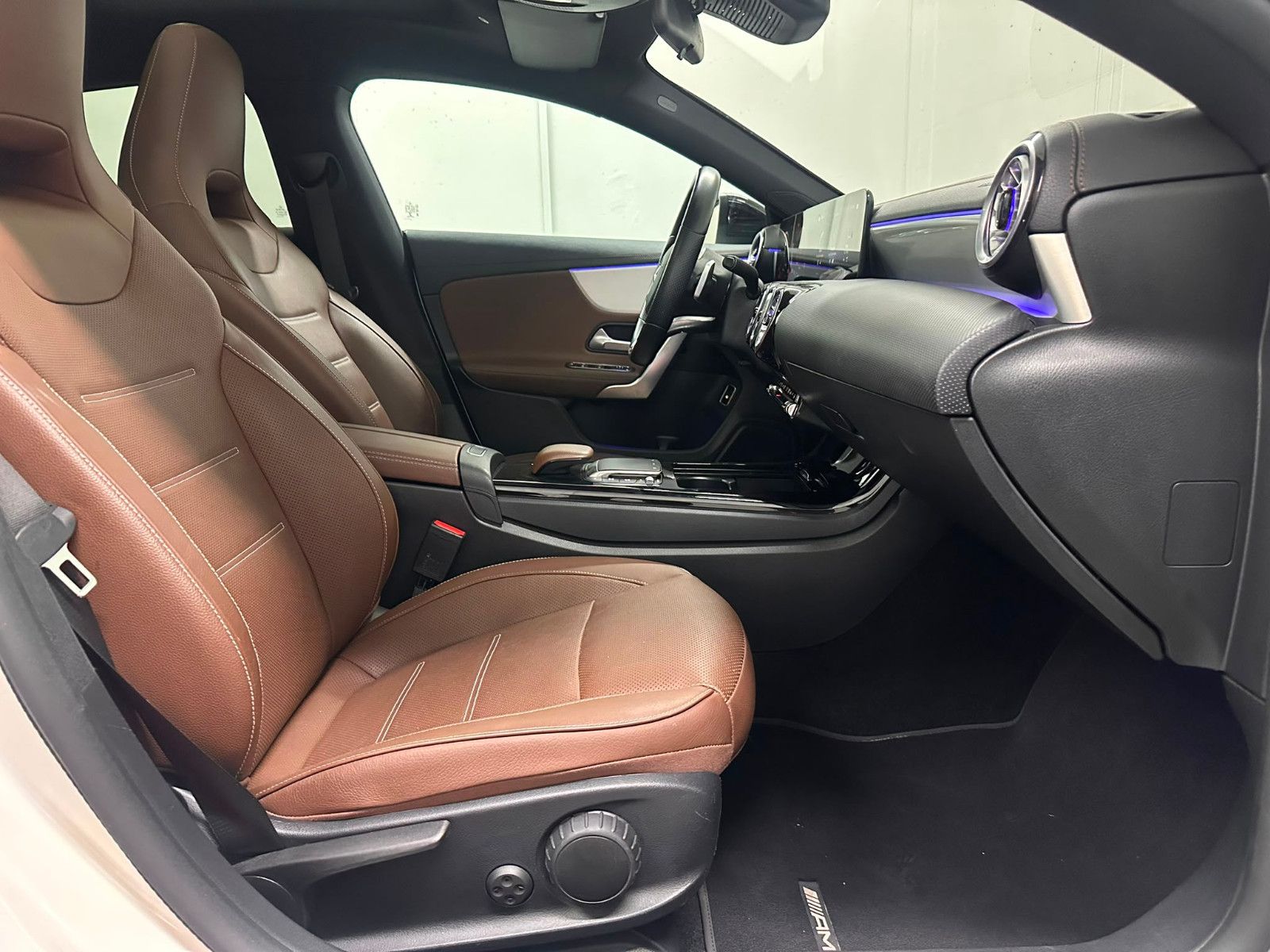 Fahrzeugabbildung Mercedes-Benz CLA 250 e Shooting Brake *AMG-LINE*PANORAMA*AHK*