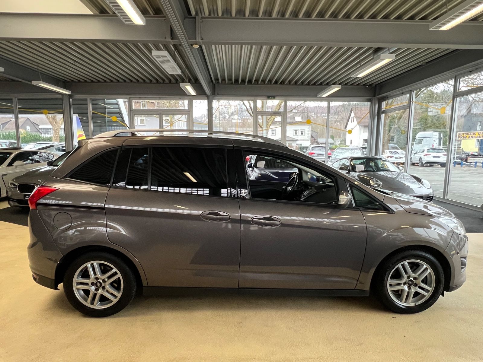 Fahrzeugabbildung Ford Grand C-MAX 1.6 Champions Edition