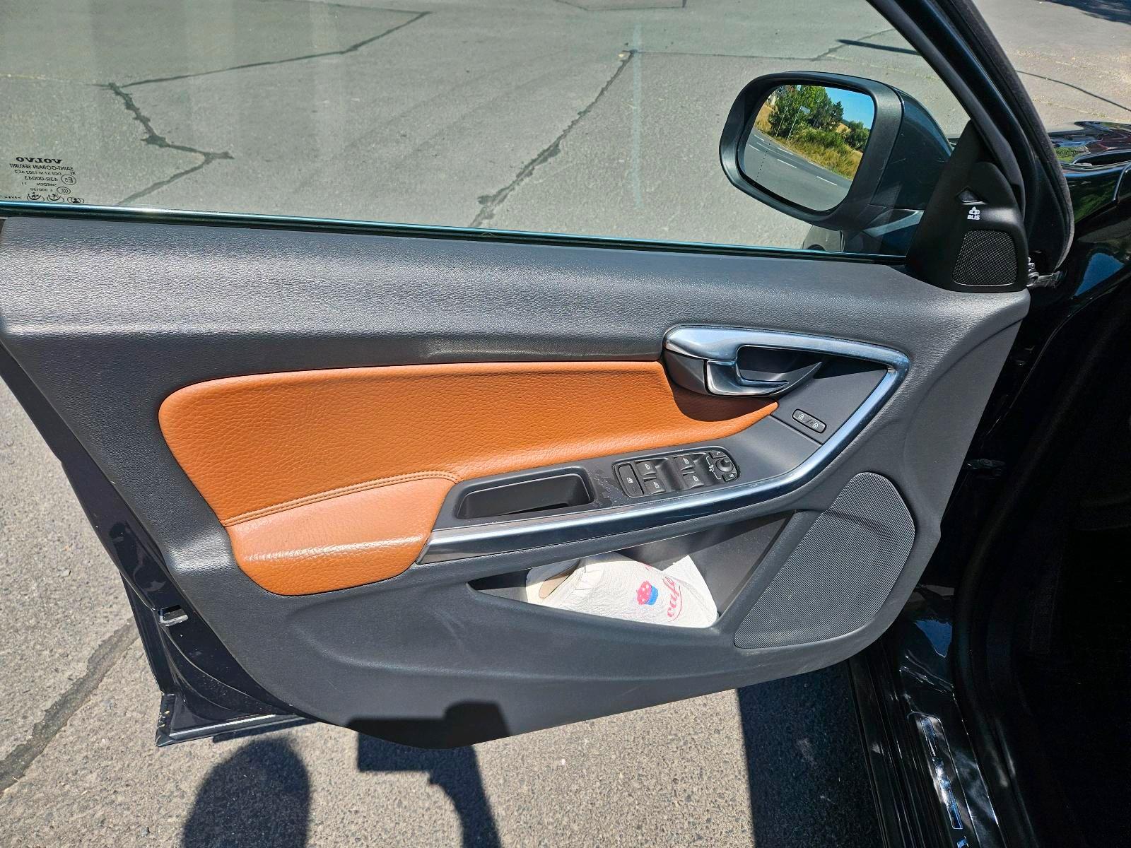 Volvo V60 2011 — photo 13