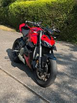 Ducati Streetfighter V4 BJ2023 + Zubehör - DUCATI STREETFIGHTER V4