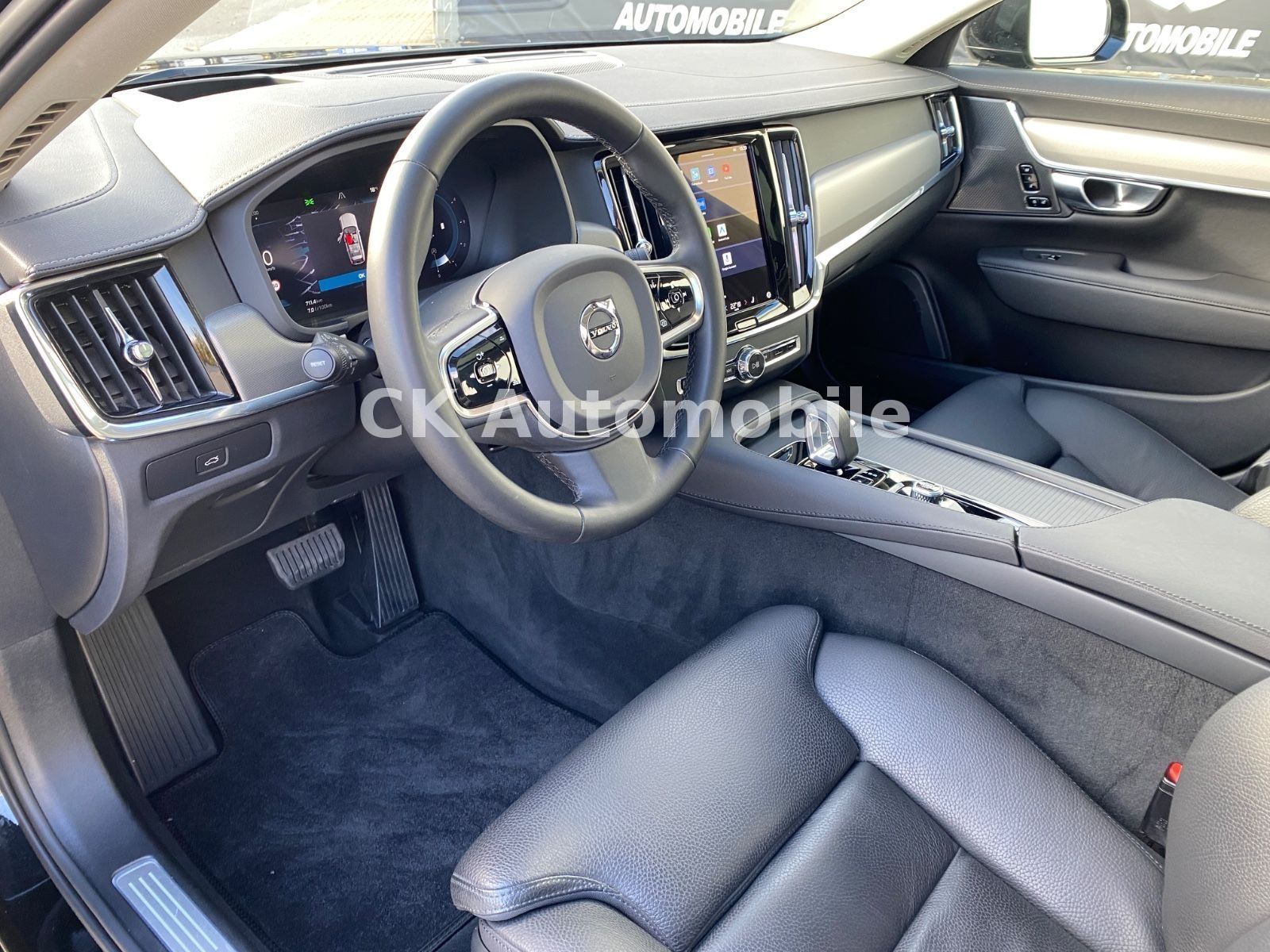 Fahrzeugabbildung Volvo V90 B5 Ultimate Dark AWD/BLIS/Pano/Head-Up/AHK