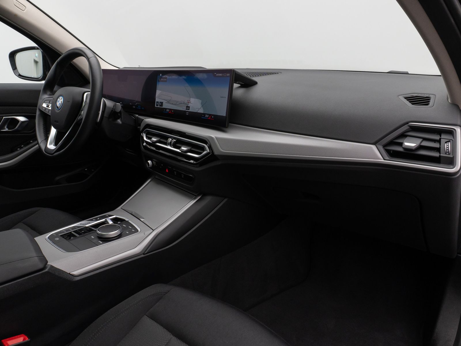 Fahrzeugabbildung BMW 320e Panoram Kamera HUD DAB HiFi Geschwindigkeit