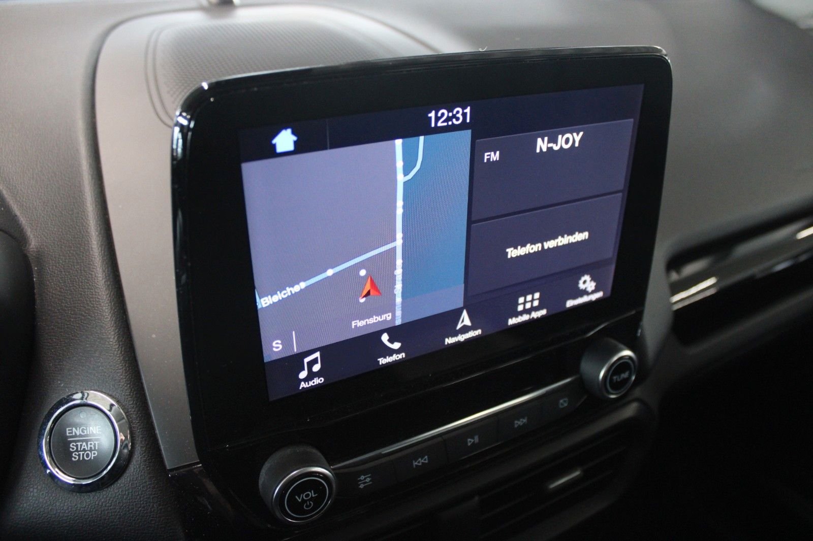 Fahrzeugabbildung Ford EcoSport Titanium AUTOMATIK Navi CAM WinterPaket