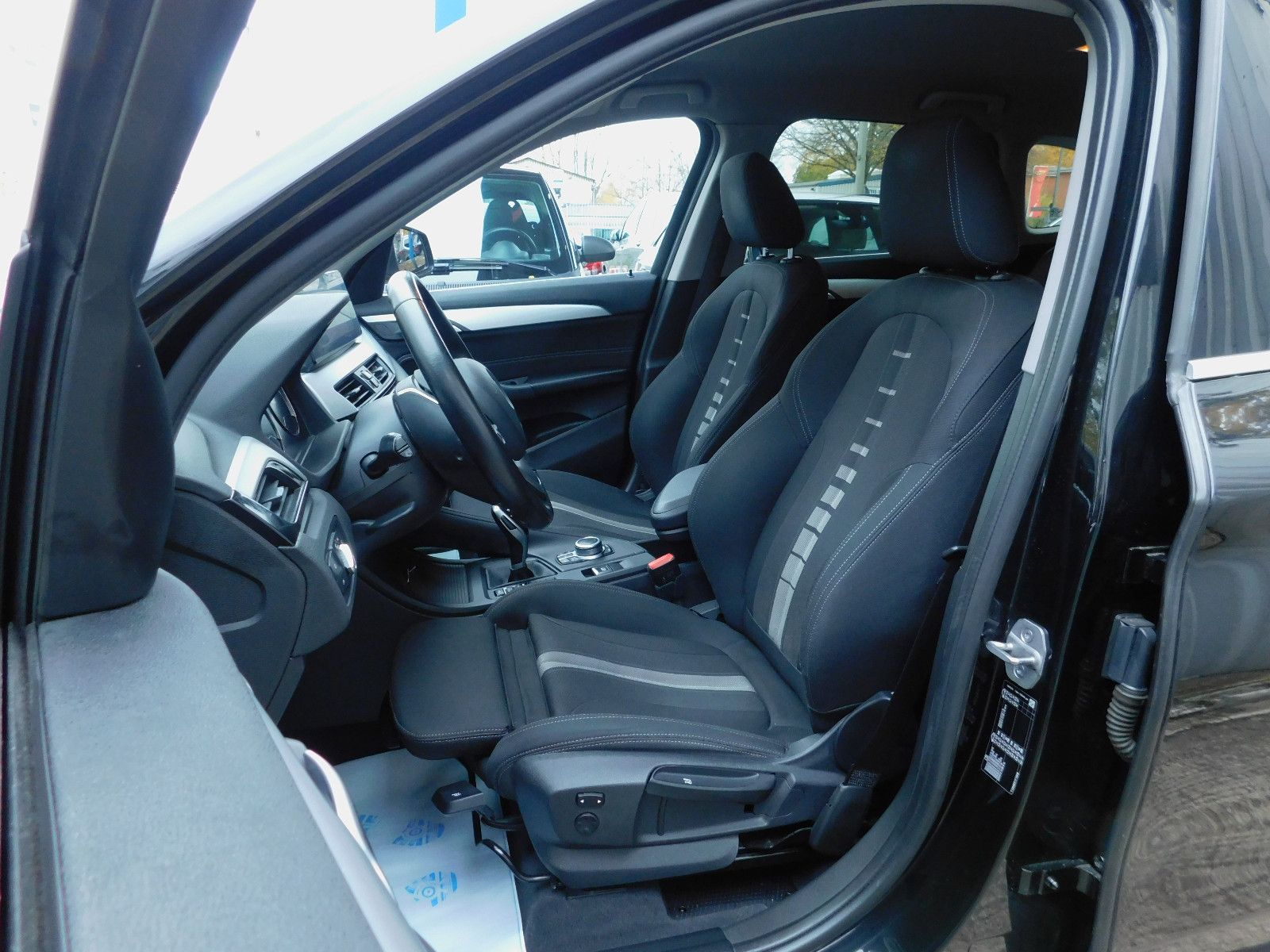 BMW X1 sDrive18d  Head-up Disply LED Navi Kamera AHK foto 13