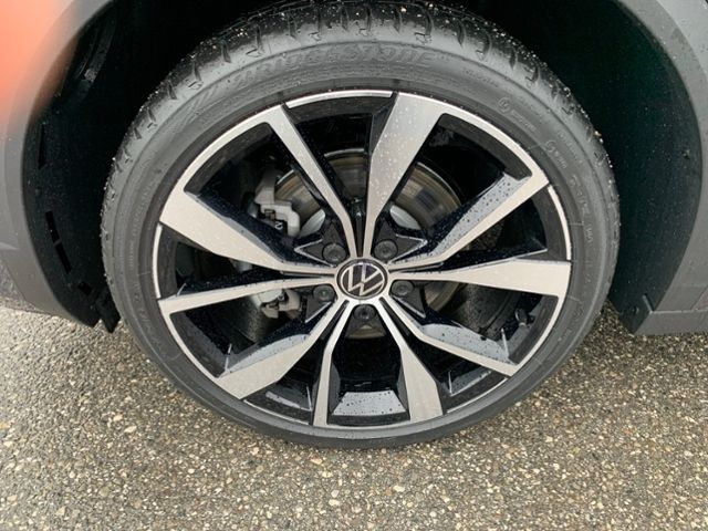 Fahrzeugabbildung Volkswagen T-Roc Cabriolet 1,5 TSI DSG R-LINE BLACK STYLE M