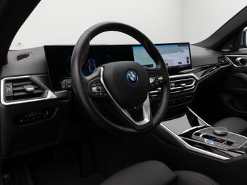 Fahrzeugabbildung BMW i4 eD35 Gran Coupé Glasdach Kamera DAB H/K Komfo