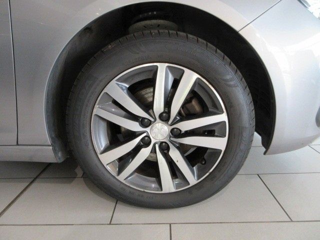 Fahrzeugabbildung Peugeot 308 Allure 1.2T NAVI/LED/PDC/TEMPOMAT