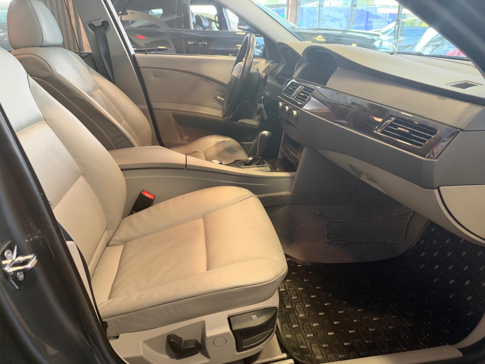 BMW 525i E60 2.5 218 ch • BVA • Cuir Dakota • Toit Ouvrant • PDC