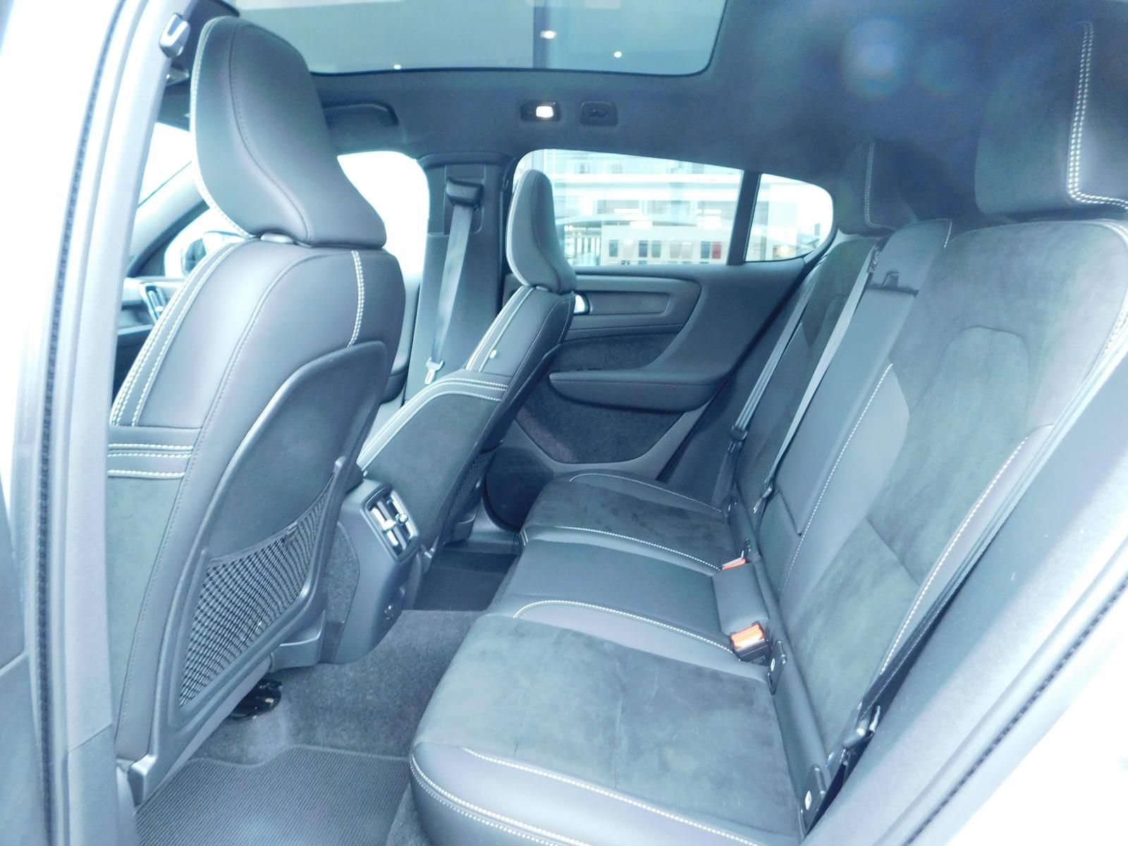 Fahrzeugabbildung Volvo C40 Recharge Twin Motor Ultimate AWD