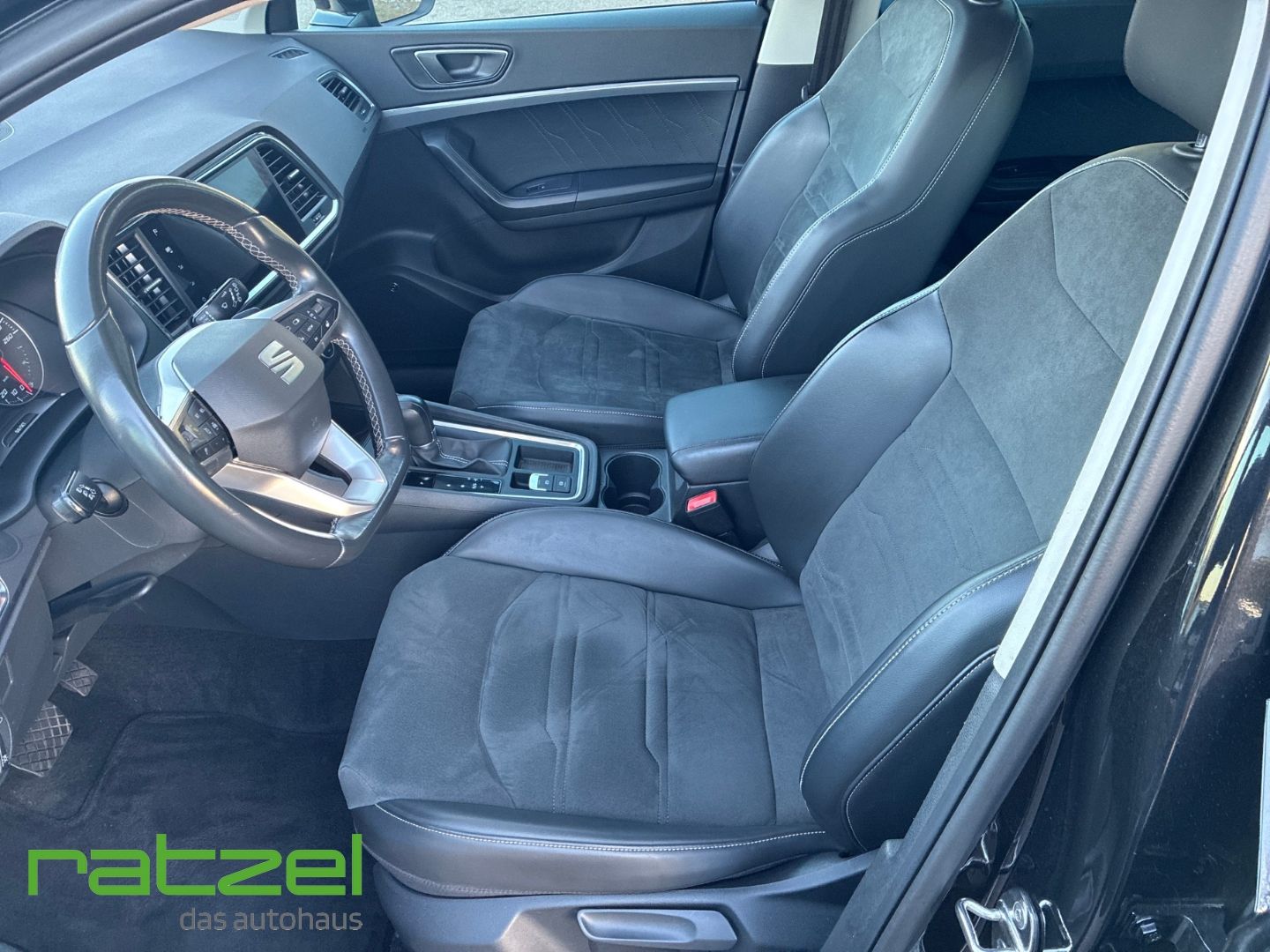 Fahrzeugabbildung SEAT Ateca 2.0 TDI Style AHK-klappbar Navi 360 Kamera