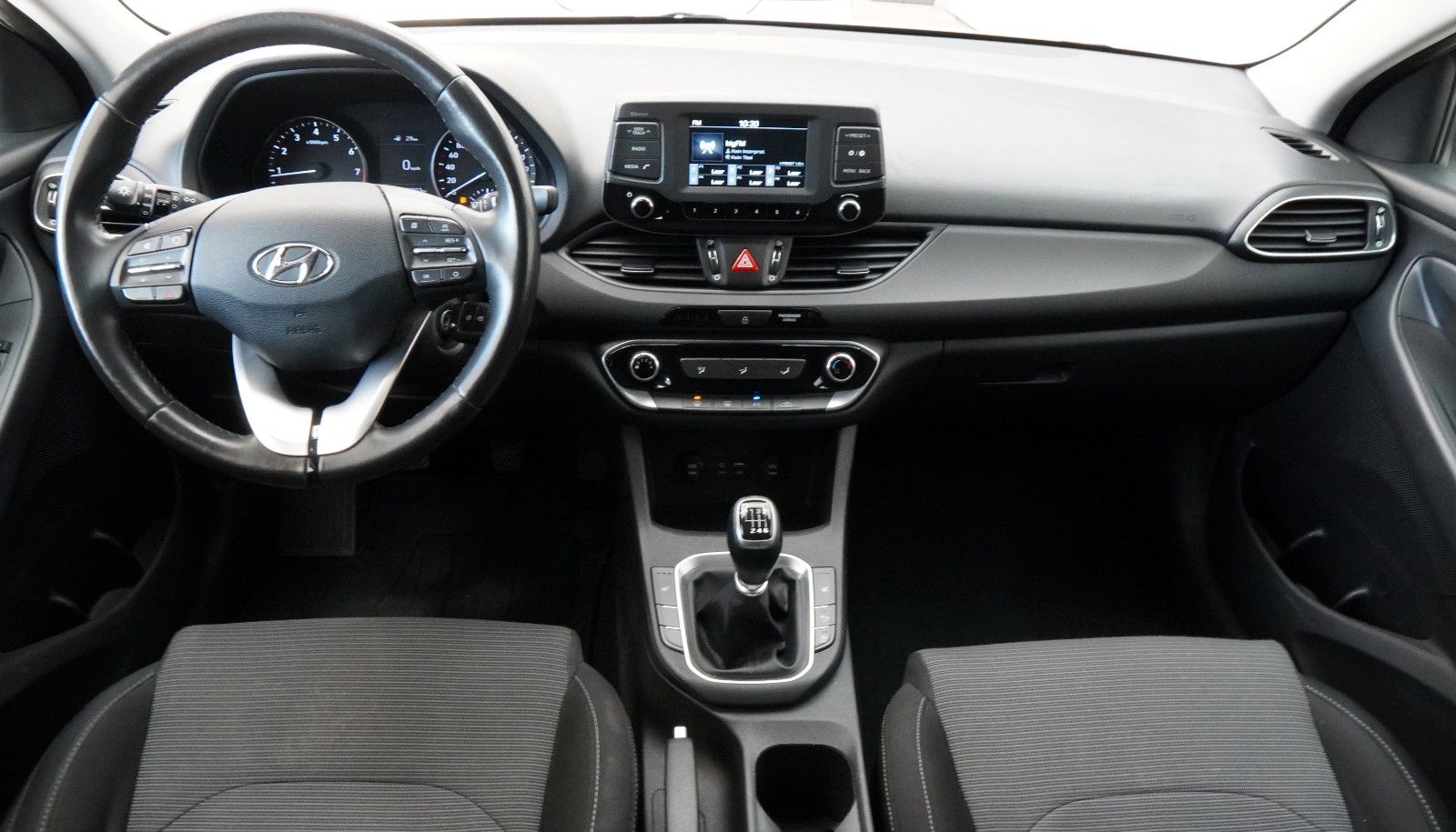 Fahrzeugabbildung Hyundai i30 cw Family *Shz*8-fach*HU Neu*