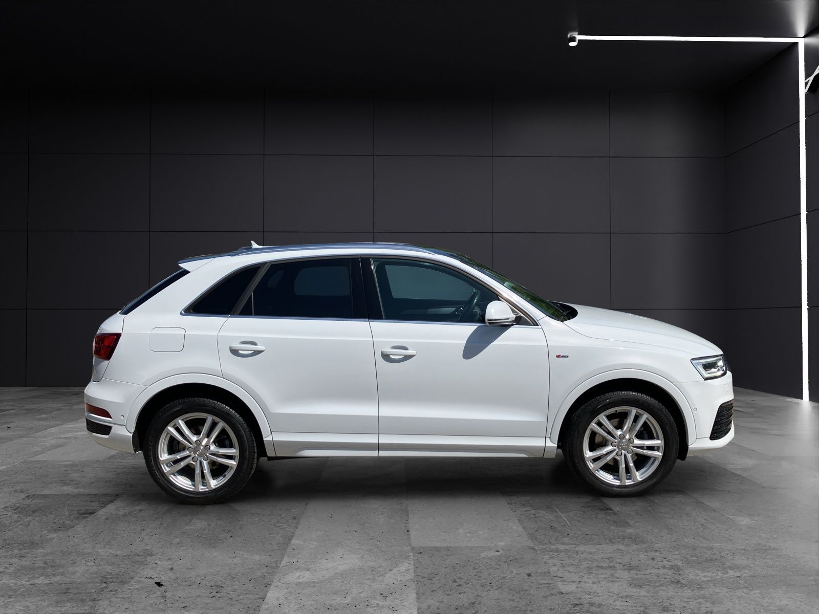 Fahrzeugabbildung Audi Q3 sport quattro S-Line LED Nappa