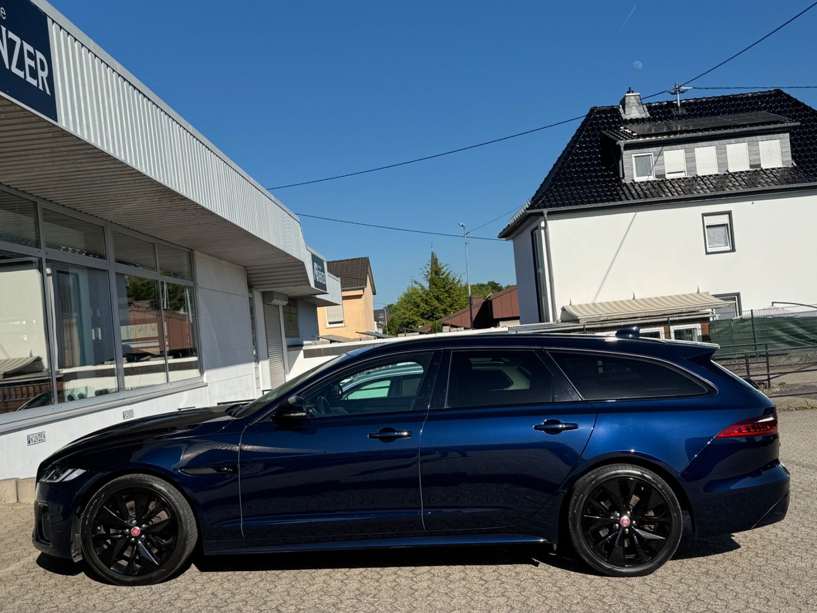 Fahrzeugabbildung Jaguar XF Sportbrake R-Dynamic SE AWD/PANO/KAM/MERIDIAN