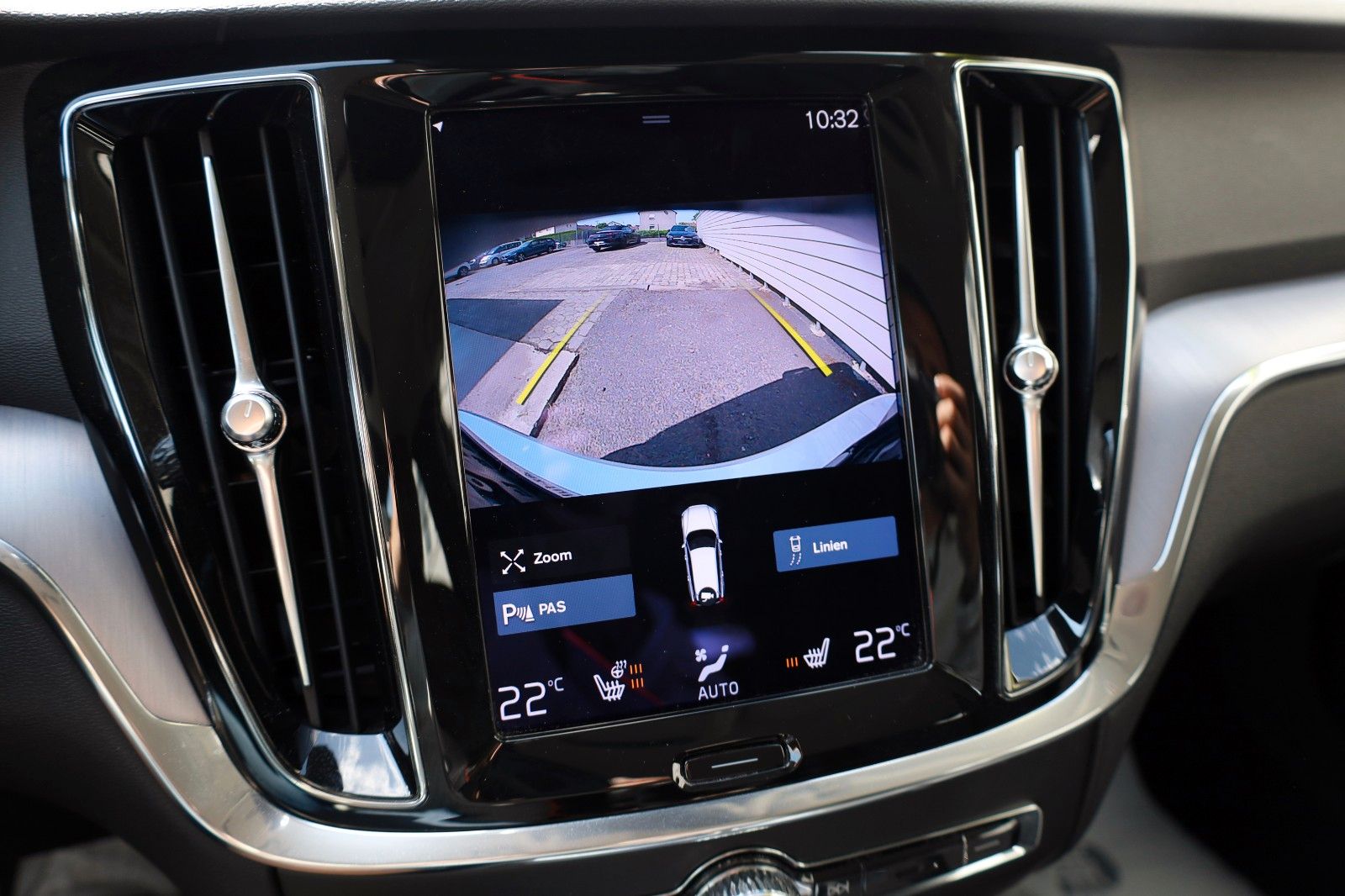 Fahrzeugabbildung Volvo V60 Kombi Momentum Pro Leder,Navi,LED,Kamera,App