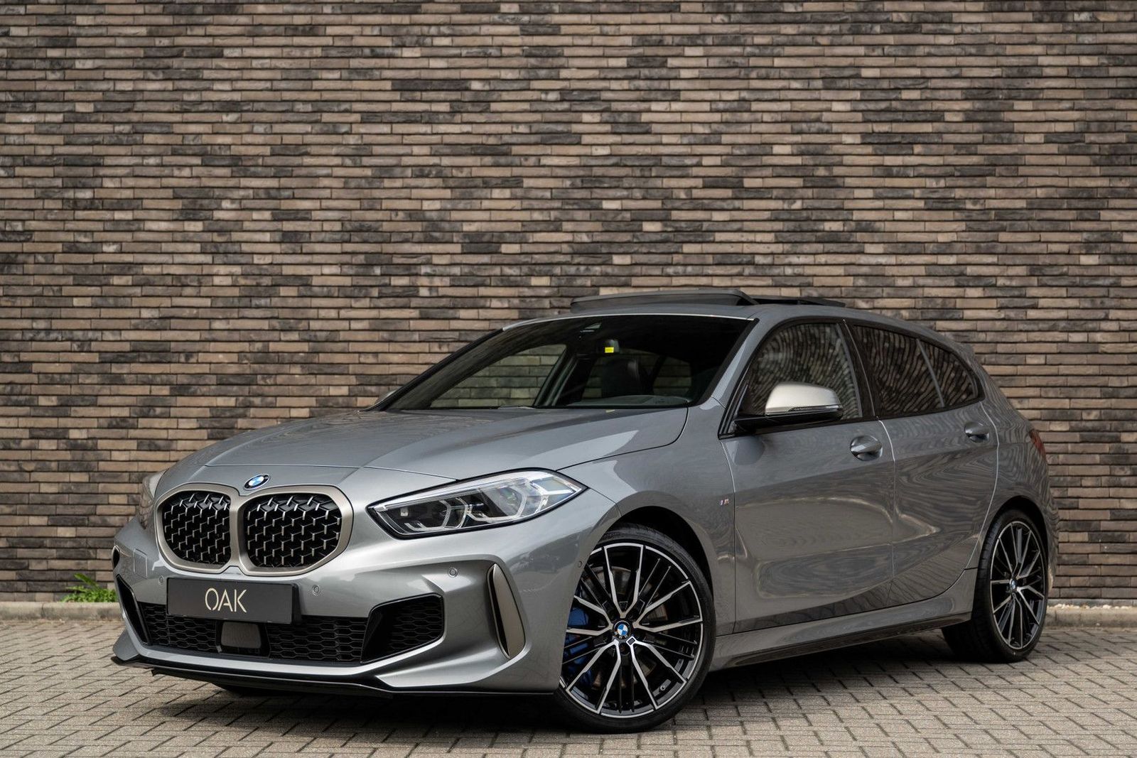 BMW M135i 1-serie xDrive | Live Cockpit | Panorama | imagem 2
