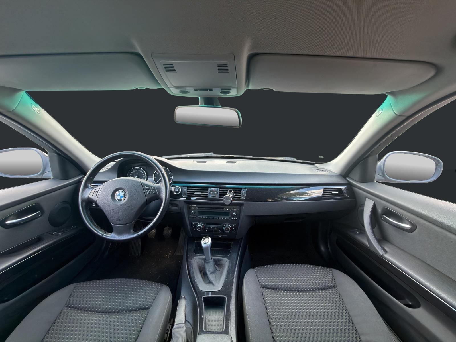 BMW 318 2010 — photo 14