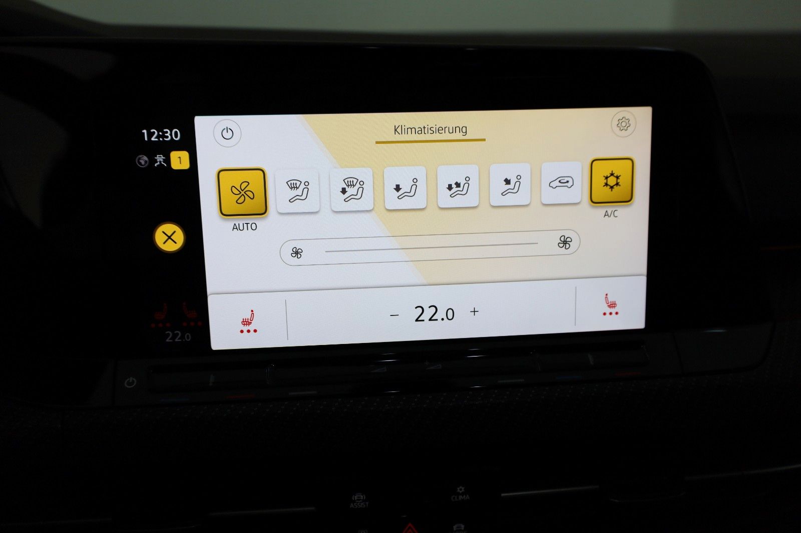 Fahrzeugabbildung Volkswagen Golf VIII Variant R-Line eTSI Navi,LED,ACC,AHK