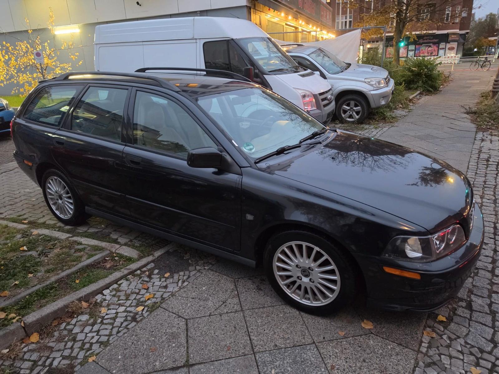 Volvo V40 2004 — photo 8
