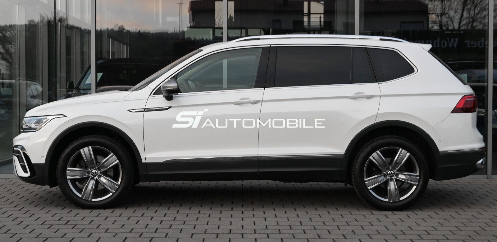 Fahrzeugabbildung Volkswagen Tiguan Allspace 2.0 TDI DSG 4M. °AHK°STHZ°PANO°