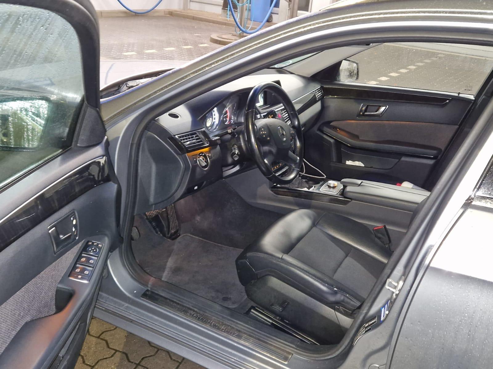 Mercedes-Benz 220 2011 — photo 9