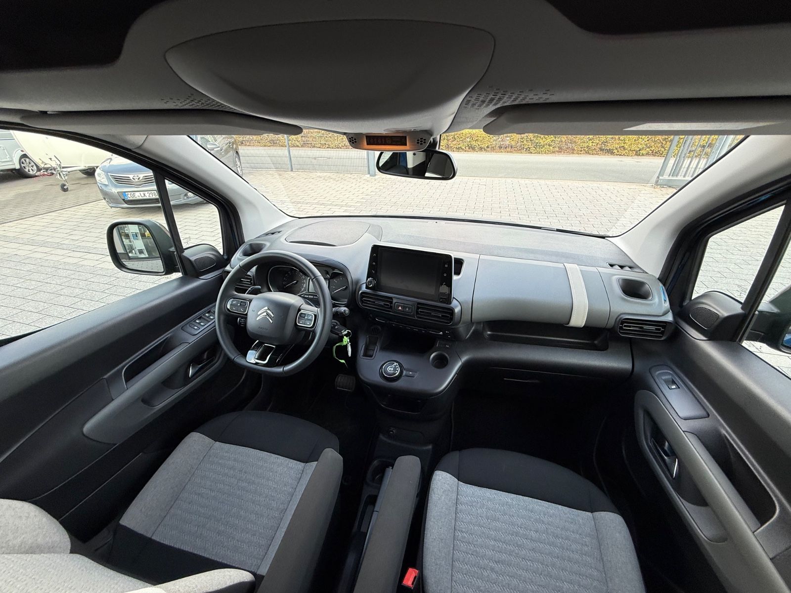 Fahrzeugabbildung Citroën Berlingo XL 7-SITZER AUTOM. KLIMA SITZHEIZ. CAM